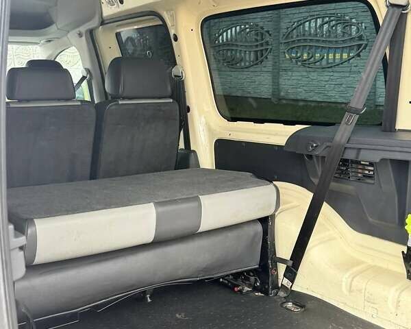 Жовтий Фольксваген Кадді, об'ємом двигуна 1.6 л та пробігом 263 тис. км за 9000 $, фото 11 на Automoto.ua