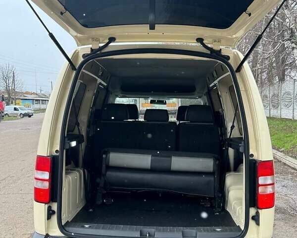 Жовтий Фольксваген Кадді, об'ємом двигуна 1.6 л та пробігом 263 тис. км за 9000 $, фото 9 на Automoto.ua