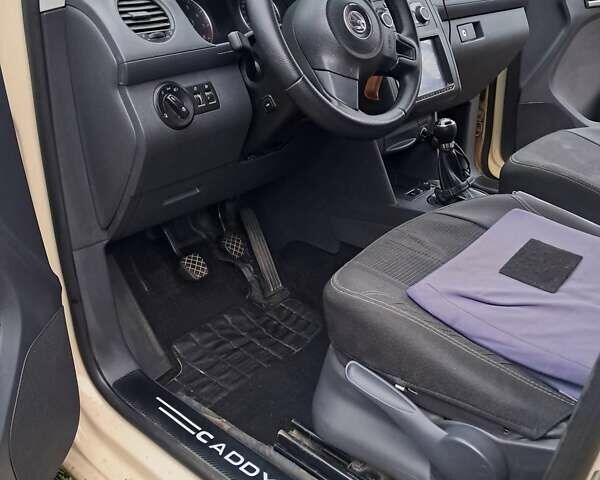 Жовтий Фольксваген Кадді, об'ємом двигуна 1.98 л та пробігом 325 тис. км за 10500 $, фото 12 на Automoto.ua