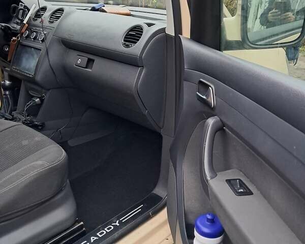 Жовтий Фольксваген Кадді, об'ємом двигуна 1.98 л та пробігом 325 тис. км за 10500 $, фото 14 на Automoto.ua