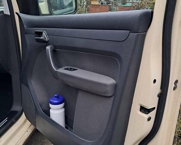 Жовтий Фольксваген Кадді, об'ємом двигуна 1.98 л та пробігом 325 тис. км за 10500 $, фото 13 на Automoto.ua