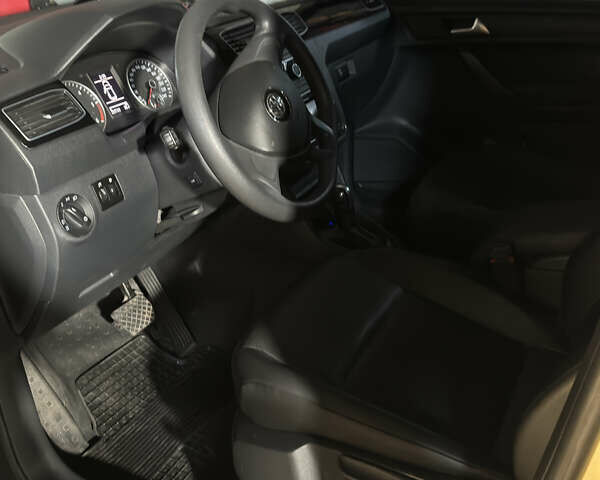 Желтый Фольксваген Кадди, объемом двигателя 2 л и пробегом 264 тыс. км за 17000 $, фото 6 на Automoto.ua