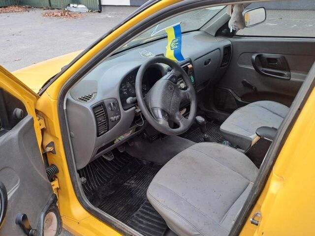 Желтый Фольксваген Кадди, объемом двигателя 1.9 л и пробегом 256 тыс. км за 1400 $, фото 4 на Automoto.ua