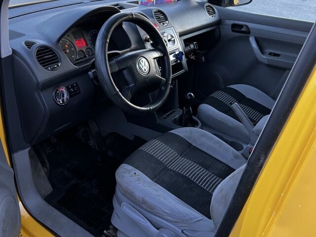 Жовтий Фольксваген Кадді, об'ємом двигуна 2 л та пробігом 430 тис. км за 3300 $, фото 6 на Automoto.ua