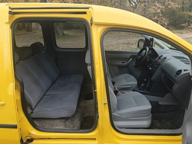 Желтый Фольксваген Кадди, объемом двигателя 1.9 л и пробегом 334 тыс. км за 5000 $, фото 1 на Automoto.ua