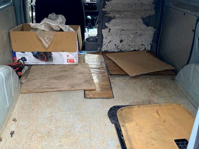 Сірий Фольксваген Кадді, об'ємом двигуна 1.4 л та пробігом 480 тис. км за 3500 $, фото 7 на Automoto.ua