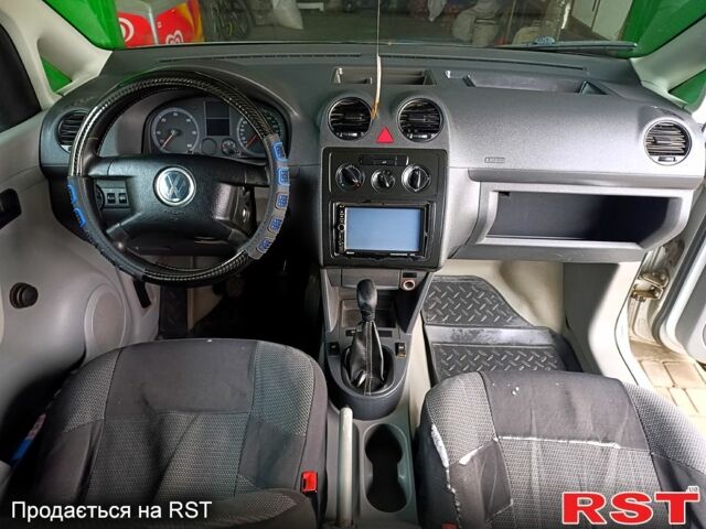 Серый Фольксваген Кадди, объемом двигателя 2 л и пробегом 320 тыс. км за 4800 $, фото 6 на Automoto.ua