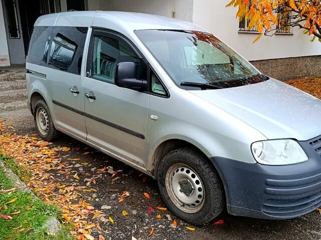 Серый Фольксваген Кадди, объемом двигателя 2 л и пробегом 320 тыс. км за 4800 $, фото 3 на Automoto.ua