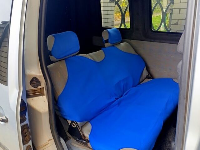 Серый Фольксваген Кадди, объемом двигателя 2 л и пробегом 320 тыс. км за 4800 $, фото 7 на Automoto.ua