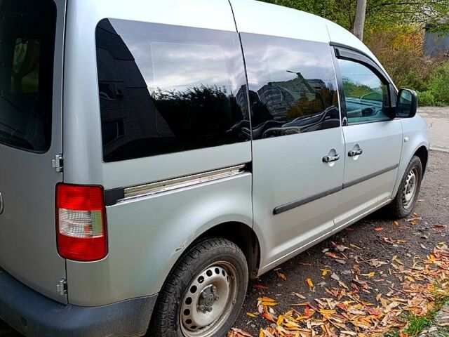 Серый Фольксваген Кадди, объемом двигателя 2 л и пробегом 320 тыс. км за 4800 $, фото 2 на Automoto.ua