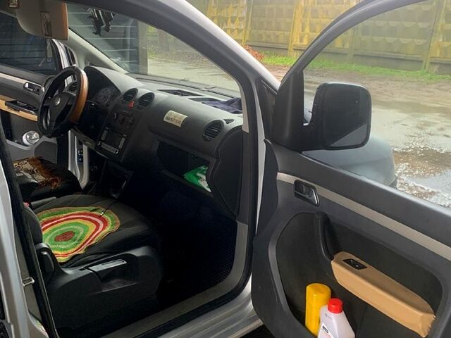 Серый Фольксваген Кадди, объемом двигателя 2 л и пробегом 347 тыс. км за 5700 $, фото 7 на Automoto.ua