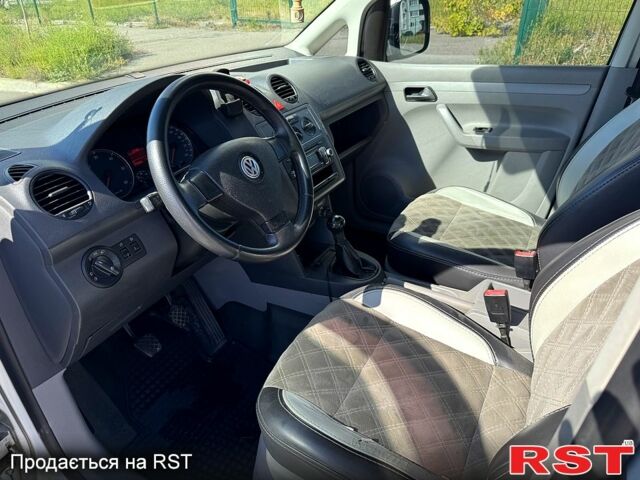 Серый Фольксваген Кадди, объемом двигателя 1.9 л и пробегом 225 тыс. км за 7700 $, фото 3 на Automoto.ua