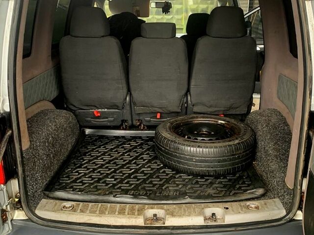 Серый Фольксваген Кадди, объемом двигателя 2 л и пробегом 347 тыс. км за 5700 $, фото 4 на Automoto.ua