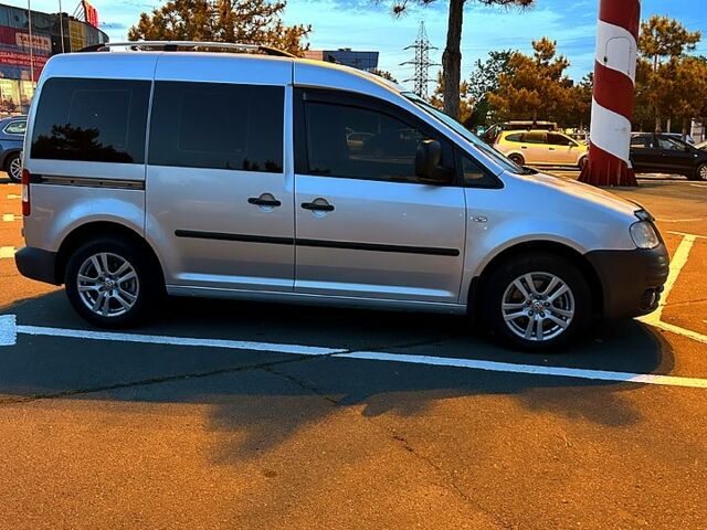 Сірий Фольксваген Кадді, об'ємом двигуна 1.9 л та пробігом 311 тис. км за 6650 $, фото 4 на Automoto.ua