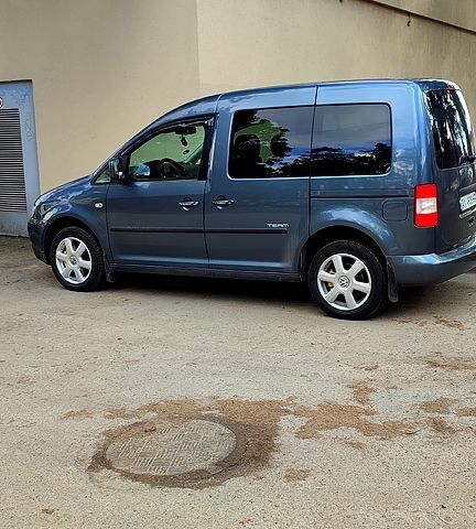 Серый Фольксваген Кадди, объемом двигателя 1.6 л и пробегом 275 тыс. км за 7500 $, фото 1 на Automoto.ua