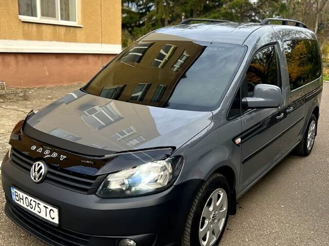Серый Фольксваген Кадди, объемом двигателя 1.6 л и пробегом 260 тыс. км за 13000 $, фото 1 на Automoto.ua