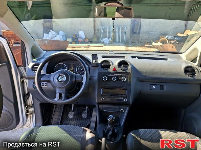 Серый Фольксваген Кадди, объемом двигателя 1.6 л и пробегом 434 тыс. км за 10000 $, фото 3 на Automoto.ua