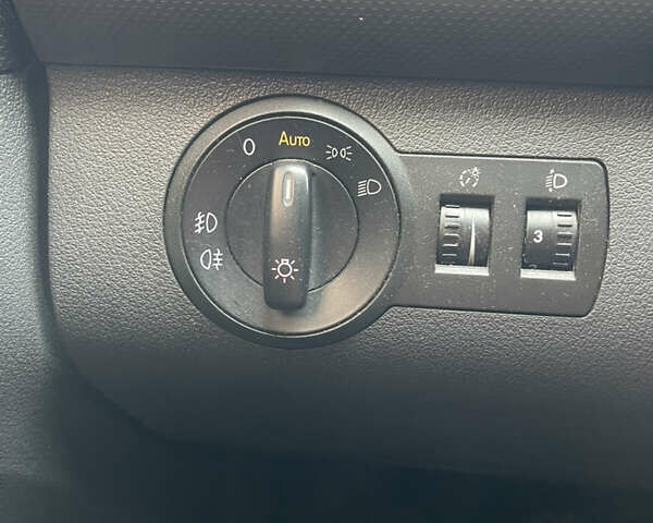 Серый Фольксваген Кадди, объемом двигателя 1.6 л и пробегом 337 тыс. км за 11500 $, фото 9 на Automoto.ua