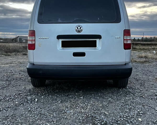 Серый Фольксваген Кадди, объемом двигателя 1.6 л и пробегом 270 тыс. км за 9200 $, фото 5 на Automoto.ua