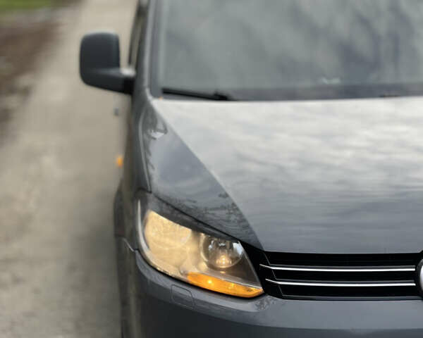 Серый Фольксваген Кадди, объемом двигателя 1.6 л и пробегом 280 тыс. км за 8200 $, фото 3 на Automoto.ua