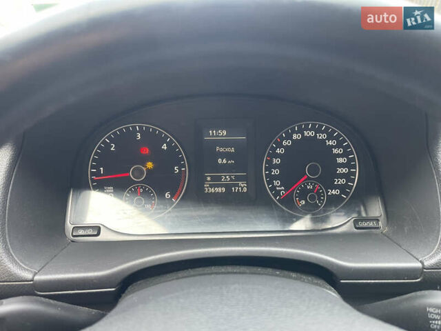 Серый Фольксваген Кадди, объемом двигателя 1.6 л и пробегом 337 тыс. км за 11500 $, фото 7 на Automoto.ua
