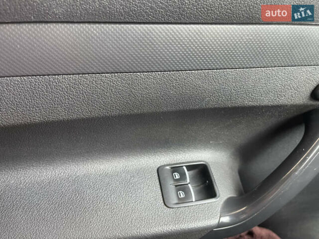 Серый Фольксваген Кадди, объемом двигателя 1.6 л и пробегом 337 тыс. км за 11500 $, фото 14 на Automoto.ua