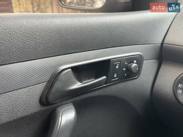 Серый Фольксваген Кадди, объемом двигателя 1.6 л и пробегом 337 тыс. км за 11500 $, фото 10 на Automoto.ua