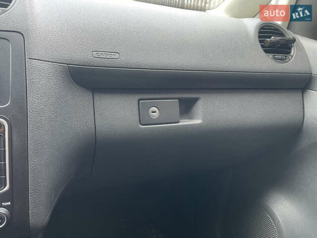 Серый Фольксваген Кадди, объемом двигателя 1.6 л и пробегом 337 тыс. км за 11500 $, фото 13 на Automoto.ua
