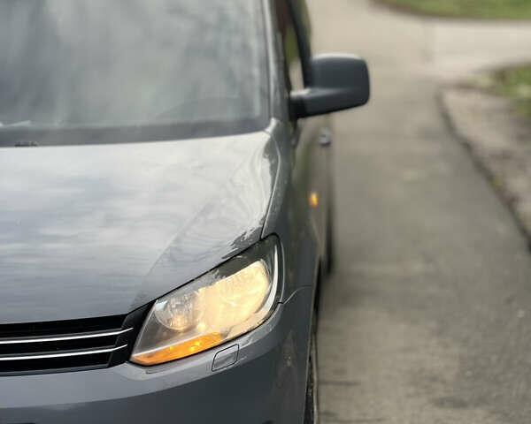 Серый Фольксваген Кадди, объемом двигателя 1.6 л и пробегом 280 тыс. км за 8200 $, фото 2 на Automoto.ua