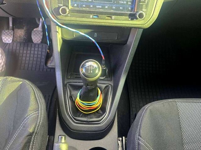 Сірий Фольксваген Кадді, об'ємом двигуна 2 л та пробігом 310 тис. км за 12000 $, фото 7 на Automoto.ua