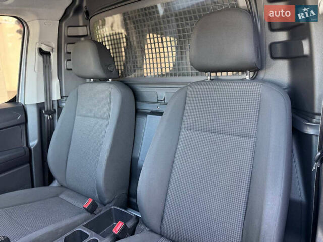 Сірий Фольксваген Кадді, об'ємом двигуна 2 л та пробігом 195 тис. км за 17399 $, фото 16 на Automoto.ua