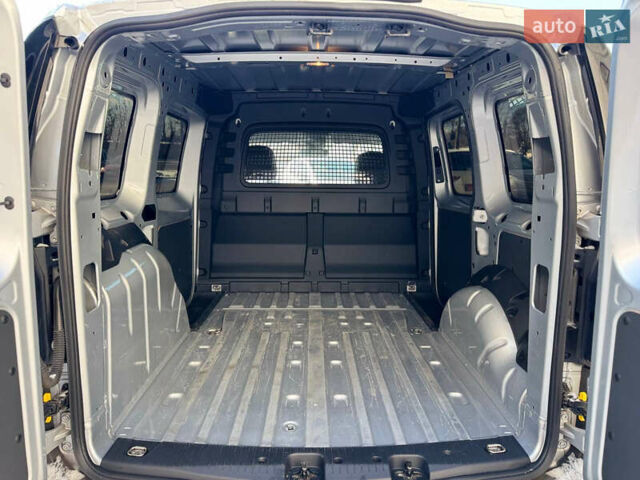 Сірий Фольксваген Кадді, об'ємом двигуна 2 л та пробігом 195 тис. км за 17399 $, фото 12 на Automoto.ua