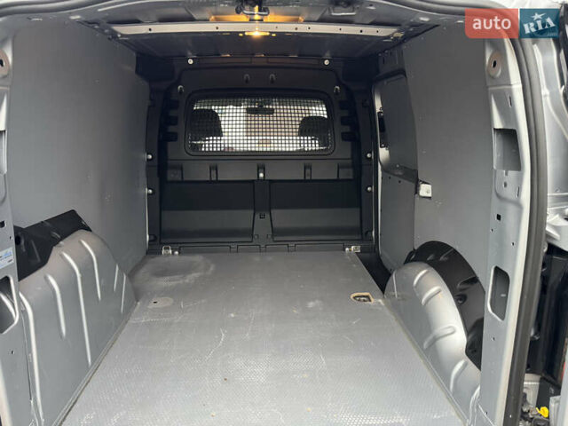 Серый Фольксваген Кадди, объемом двигателя 2 л и пробегом 249 тыс. км за 16800 $, фото 16 на Automoto.ua