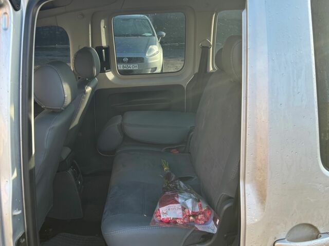 Серый Фольксваген Кадди, объемом двигателя 1.6 л и пробегом 220 тыс. км за 4000 $, фото 4 на Automoto.ua