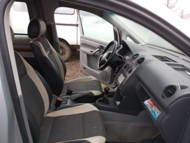 Серый Фольксваген Кадди, объемом двигателя 1.9 л и пробегом 400 тыс. км за 2839 $, фото 2 на Automoto.ua