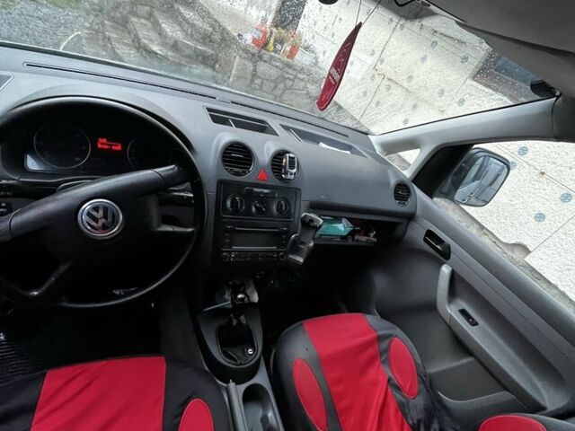 Серый Фольксваген Кадди, объемом двигателя 2 л и пробегом 364 тыс. км за 5000 $, фото 4 на Automoto.ua