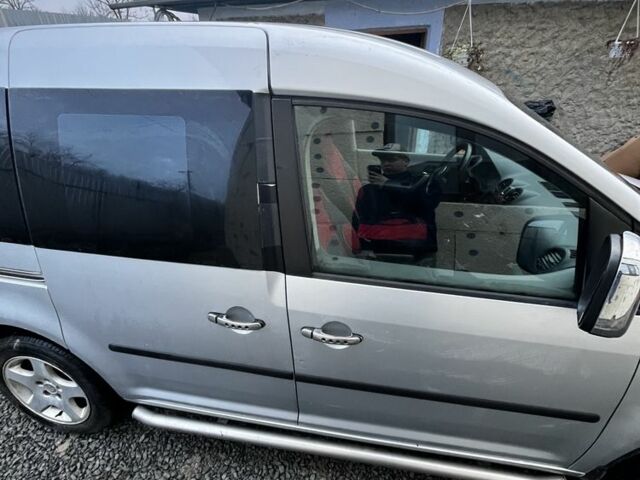 Серый Фольксваген Кадди, объемом двигателя 2 л и пробегом 364 тыс. км за 5000 $, фото 1 на Automoto.ua