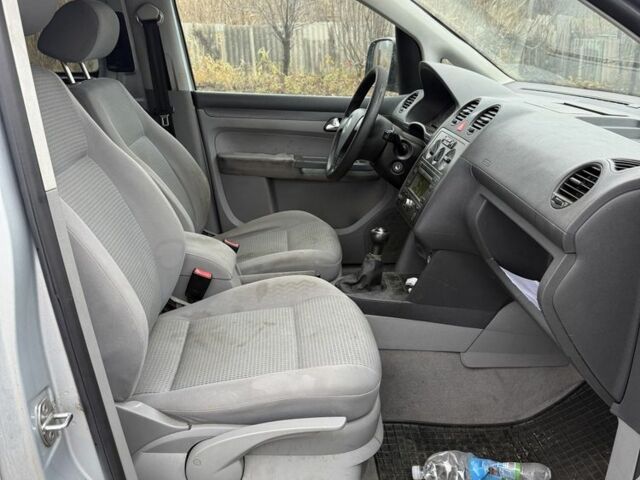 Сірий Фольксваген Кадді, об'ємом двигуна 2 л та пробігом 282 тис. км за 1850 $, фото 4 на Automoto.ua