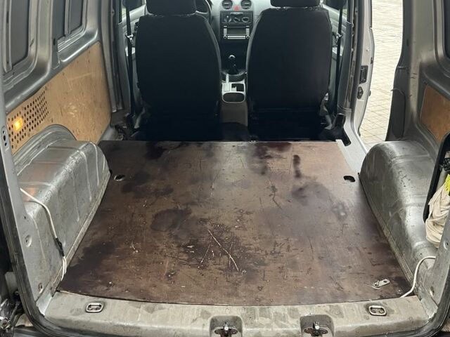 Серый Фольксваген Кадди, объемом двигателя 2 л и пробегом 274 тыс. км за 4999 $, фото 7 на Automoto.ua