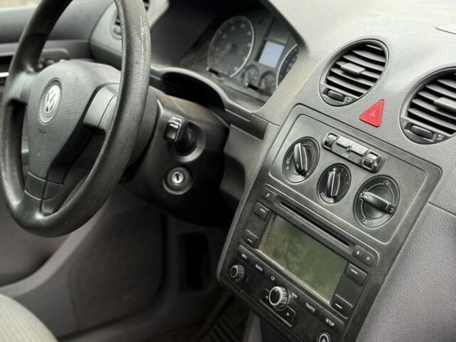 Сірий Фольксваген Кадді, об'ємом двигуна 2 л та пробігом 282 тис. км за 1850 $, фото 5 на Automoto.ua