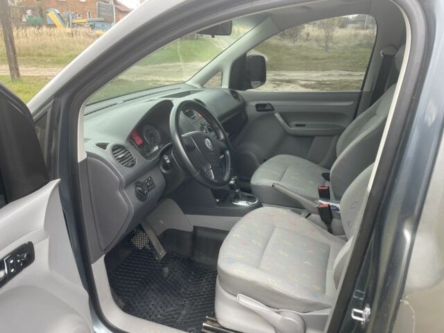 Серый Фольксваген Кадди, объемом двигателя 1.9 л и пробегом 352 тыс. км за 5000 $, фото 3 на Automoto.ua