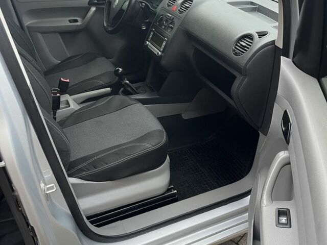 Серый Фольксваген Кадди, объемом двигателя 2 л и пробегом 274 тыс. км за 4999 $, фото 14 на Automoto.ua