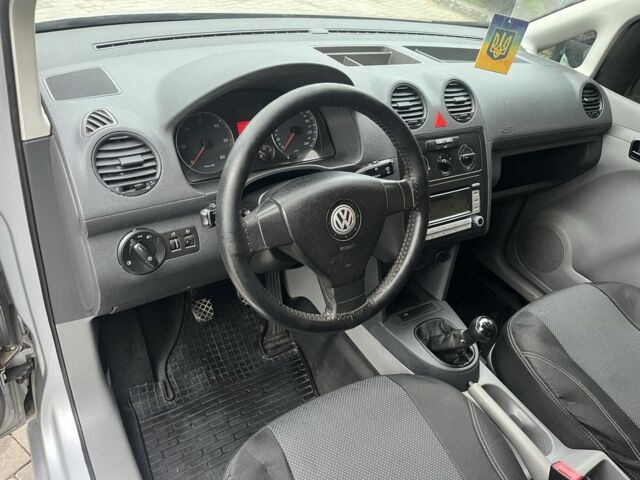 Серый Фольксваген Кадди, объемом двигателя 2 л и пробегом 274 тыс. км за 4999 $, фото 12 на Automoto.ua