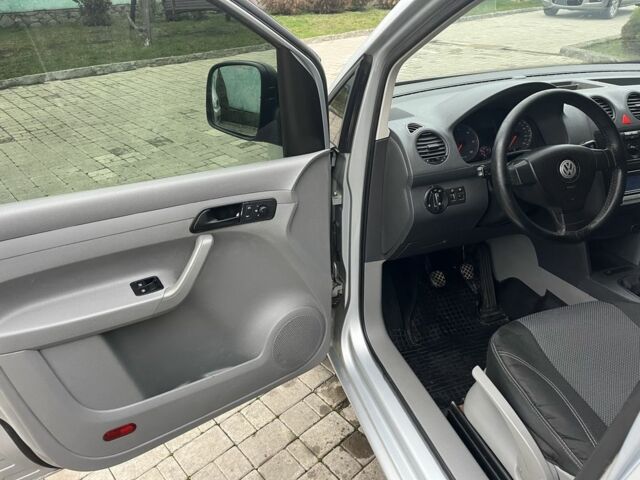 Серый Фольксваген Кадди, объемом двигателя 2 л и пробегом 274 тыс. км за 4999 $, фото 11 на Automoto.ua