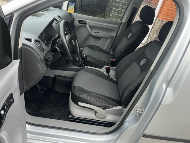 Серый Фольксваген Кадди, объемом двигателя 2 л и пробегом 274 тыс. км за 4999 $, фото 4 на Automoto.ua