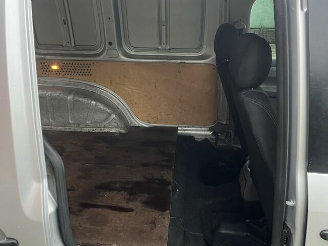 Серый Фольксваген Кадди, объемом двигателя 2 л и пробегом 274 тыс. км за 4999 $, фото 13 на Automoto.ua