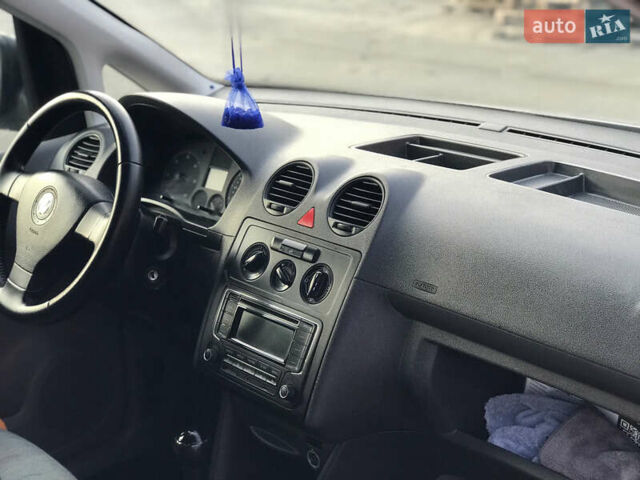 Серый Фольксваген Кадди, объемом двигателя 2 л и пробегом 430 тыс. км за 4599 $, фото 11 на Automoto.ua