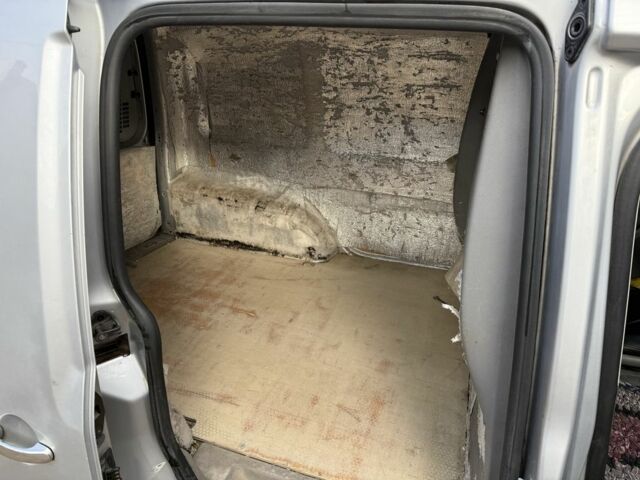 Серый Фольксваген Кадди, объемом двигателя 1.9 л и пробегом 411 тыс. км за 5000 $, фото 4 на Automoto.ua