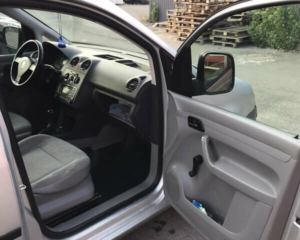 Серый Фольксваген Кадди, объемом двигателя 2 л и пробегом 430 тыс. км за 4599 $, фото 9 на Automoto.ua