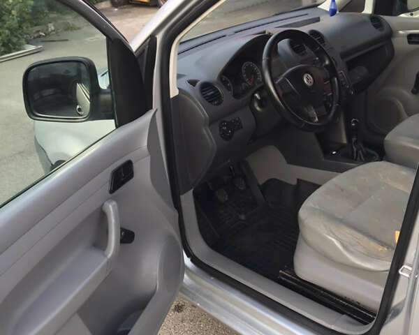 Серый Фольксваген Кадди, объемом двигателя 2 л и пробегом 430 тыс. км за 4599 $, фото 10 на Automoto.ua